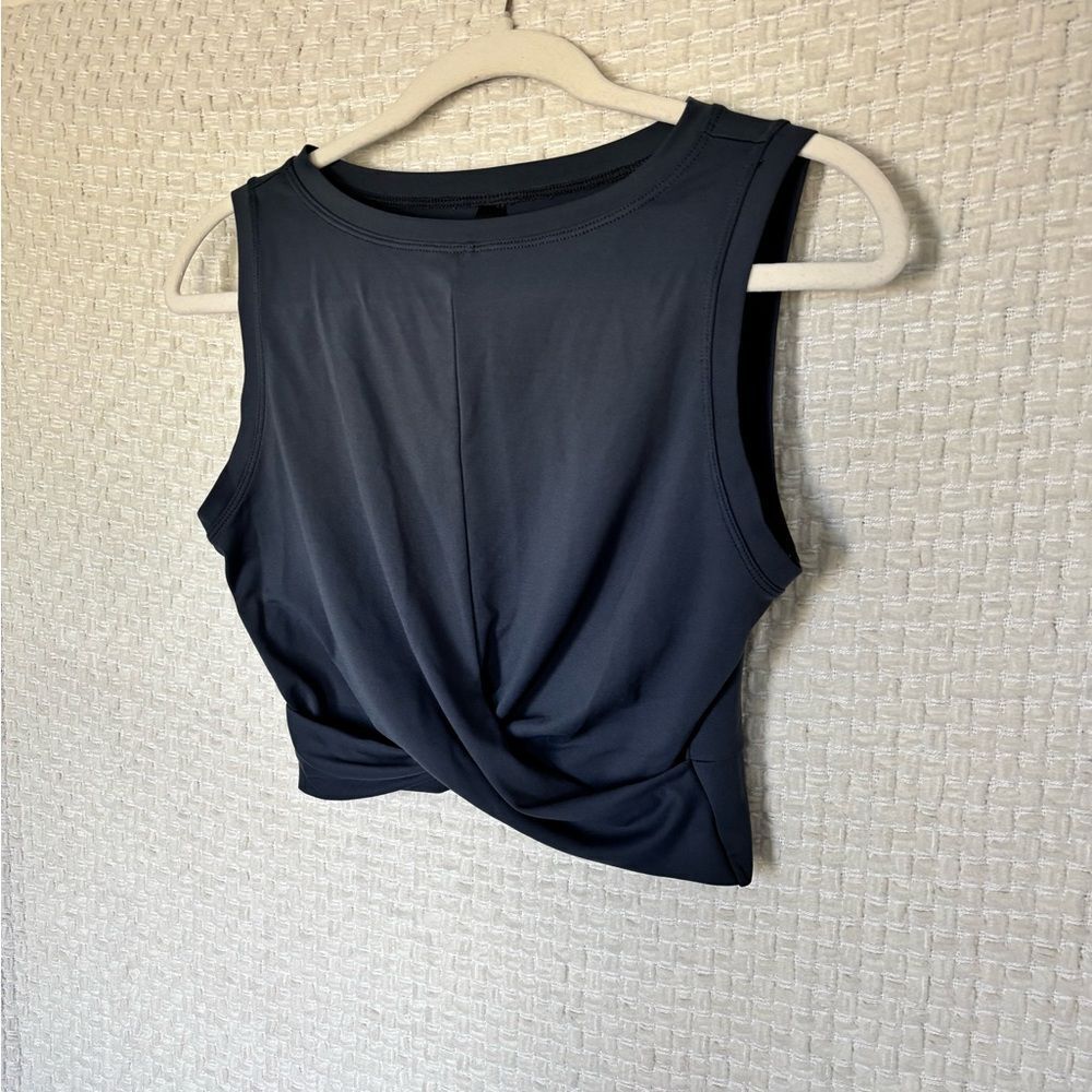 Workout Top✨ - Picture 2 of 5